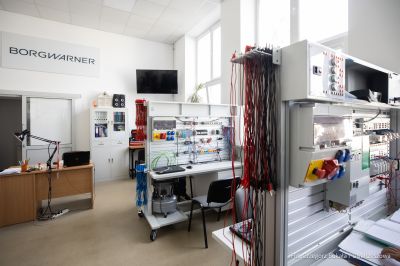 zdjęcie z uroczystego otwarcia rozbudowy i modernizacji budynku Zespołu Szk&oacute;ł Elektronicznych w Rzeszowie, fot. Grzegorz Bukała, Urząd Miasta Rzeszowa